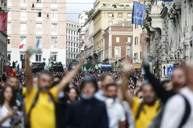 manifestazione no green pass a roma 85