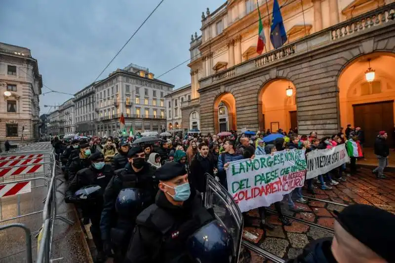 manifestazione no green pass    milano   1