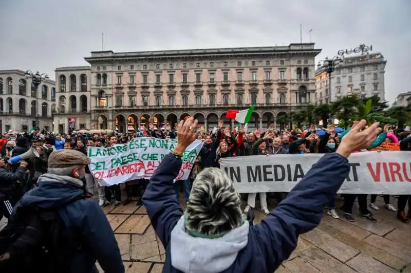 manifestazione no green pass    milano   12