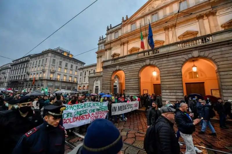 manifestazione no green pass    milano   17