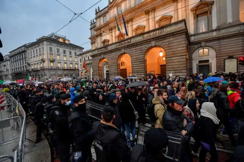 manifestazione no green pass    milano   3