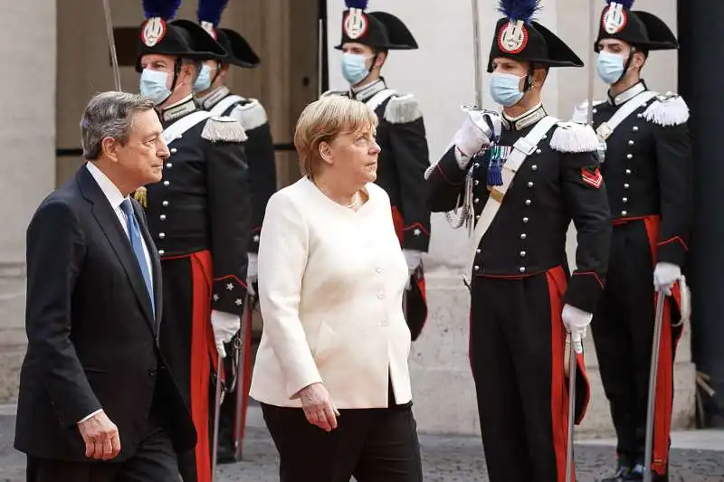 mario draghi angela merkel  4