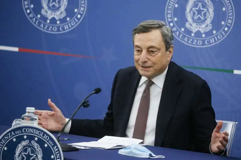 mario draghi   conferenza stampa sulla manovra