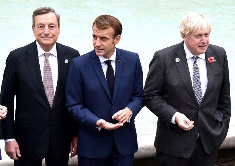 mario draghi emmanuel macron boris johnson lancio monetina fontana di trevi