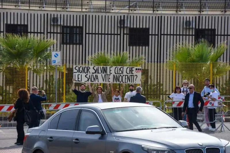 matteo salvini a palermo a processo per la open arms 1