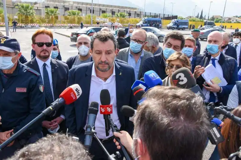 matteo salvini a palermo a processo per la open arms 16