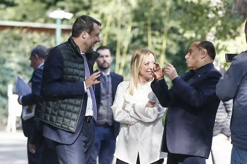 matteo salvini e giorgia meloni incontrano silvio berlusconi nella sua villa a roma 15