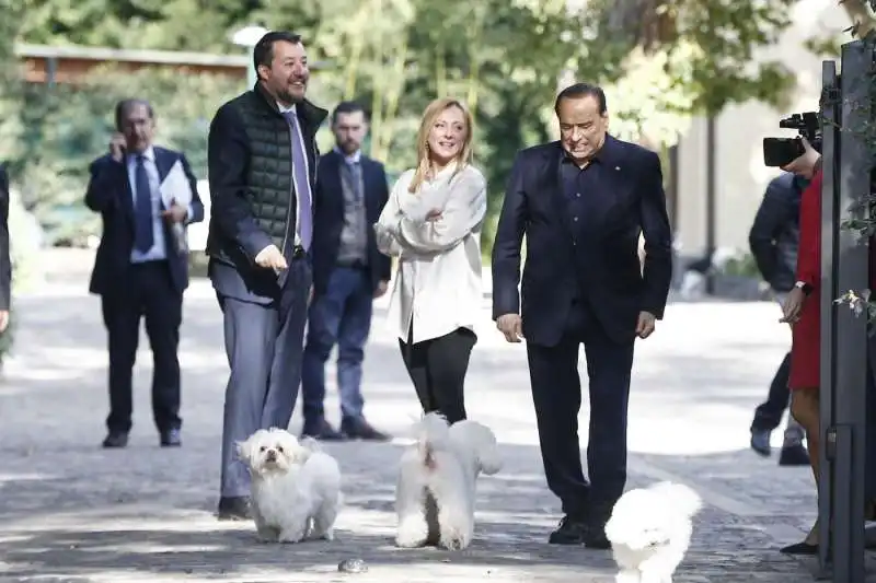 matteo salvini e giorgia meloni incontrano silvio berlusconi nella sua villa a roma 2