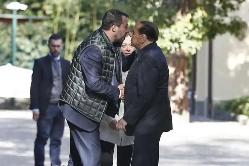 matteo salvini e giorgia meloni incontrano silvio berlusconi nella sua villa a roma 4