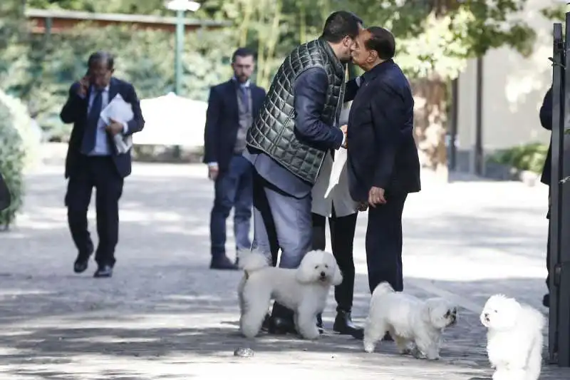 matteo salvini e giorgia meloni incontrano silvio berlusconi nella sua villa a roma 6