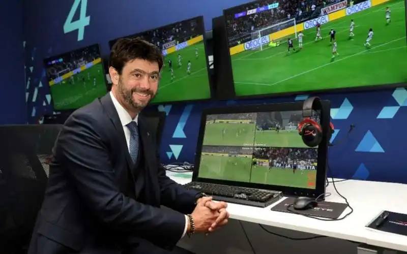 meme su Andrea Agnelli al var