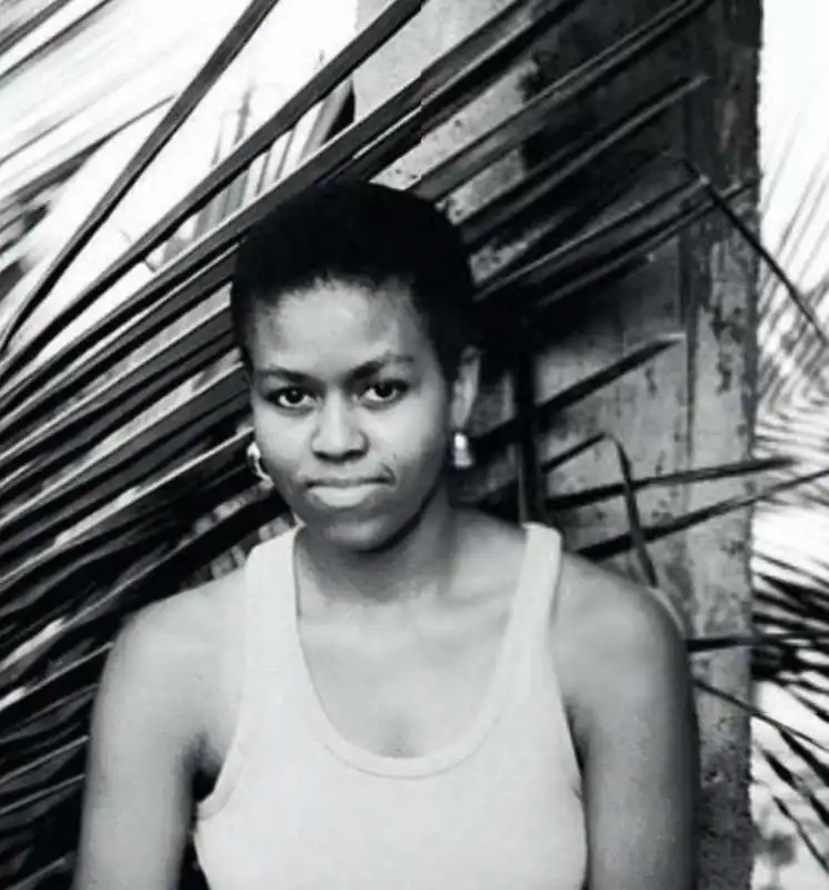 michelle obama fotografata da barack nel 1991, a lamu, kenya