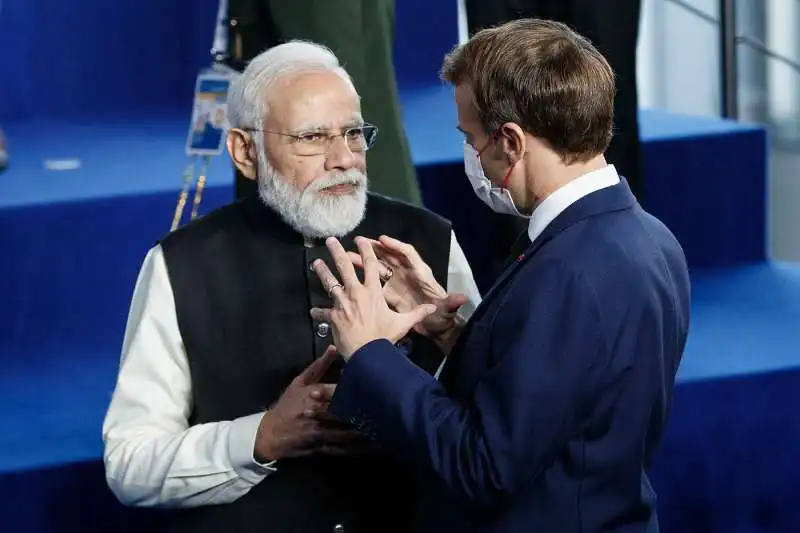 NARENDRA MODI EMMANUEL MACRON 