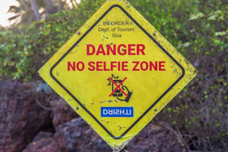 no selfie zone