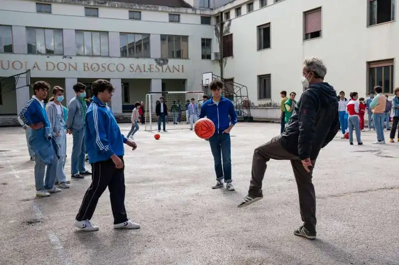 paolo sorrentino sul set di e' stata la mano di dio 