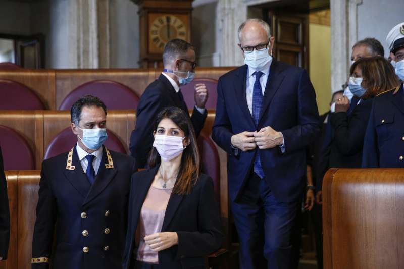 passaggio di consegne tra virginia raggi e roberto gualtieri 10