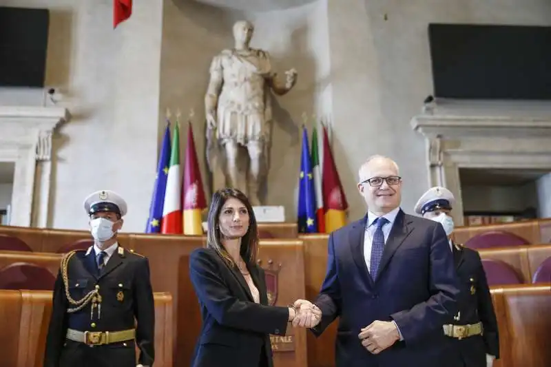 passaggio di consegne tra virginia raggi e roberto gualtieri   15