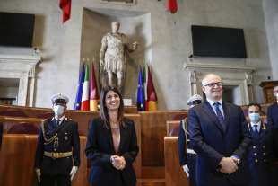 passaggio di consegne tra virginia raggi e roberto gualtieri 2