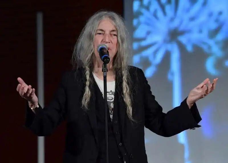 patti smith canta con giovanni caccamo  foto di bacco (6)