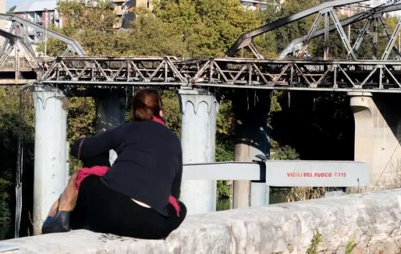 ponte di ferro a roma ostiense dopo l'incendio 3