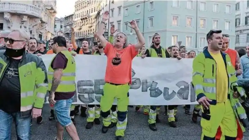 PORTUALI CONTRO IL GREEN PASS  