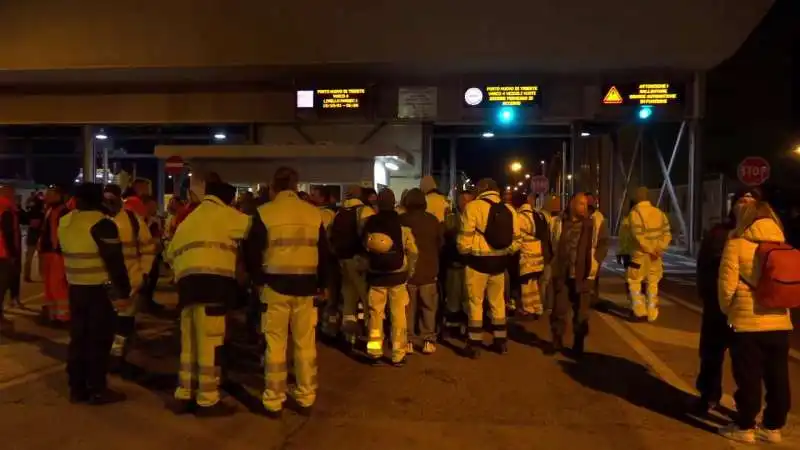 protesta dei portuali a trieste 