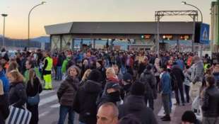 protesta dei portuali a trieste 2