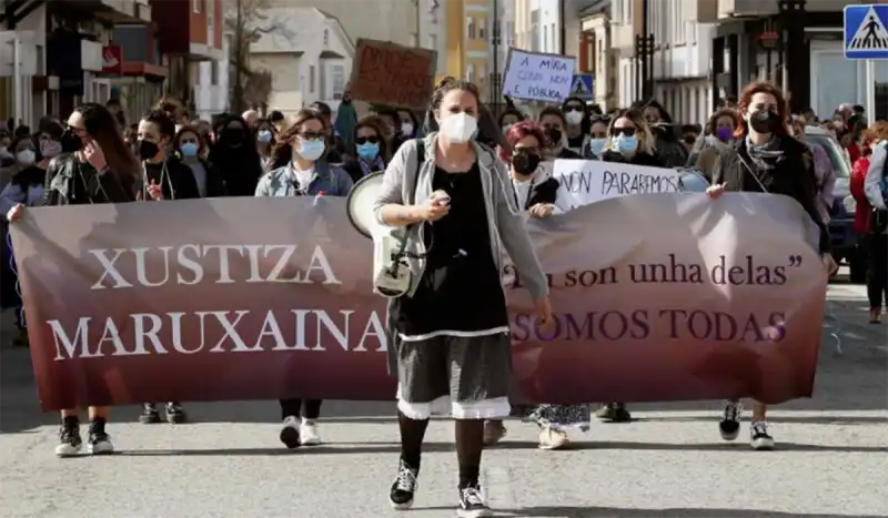 proteste contro la sentenza sui video alle donne che fanno pipi in spagna  