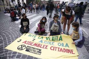 proteste di extinction rebellion contro il g20 1