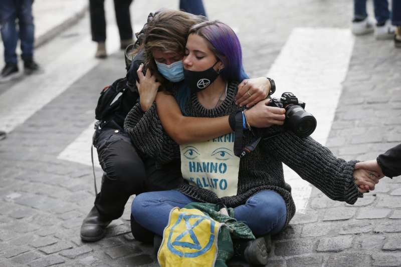 proteste di extinction rebellion contro il g20 4