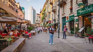 rissa e accoltellamento in corso como a milano 1