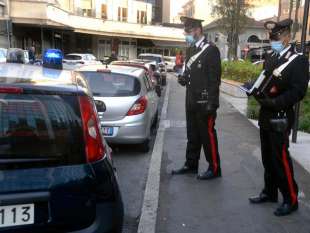 rissa e accoltellamento in corso como a milano 6