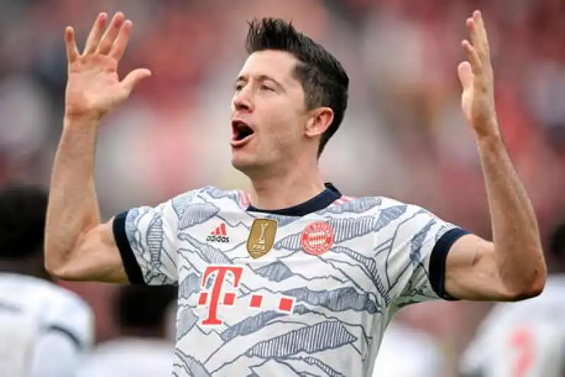 ROBERT LEWANDOWSKI