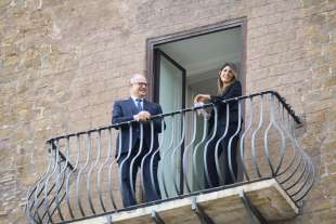 roberto gualtieri e virginia raggi sul balcone del campidoglio 10