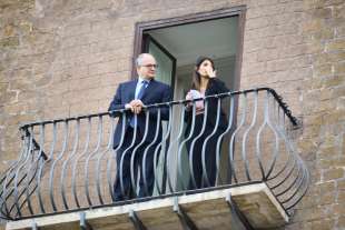 roberto gualtieri e virginia raggi sul balcone del campidoglio 7