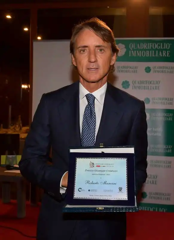 roberto mancini premiato  foto di bacco