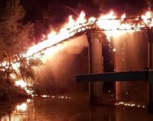 roma incendio al ponte di ferro 3