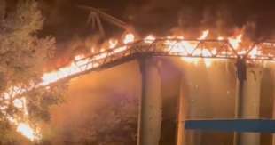 roma incendio al ponte di ferro 3