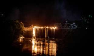 roma incendio al ponte di ferro 4