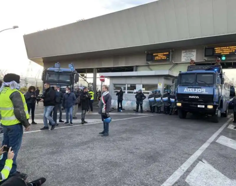 sgombero manifestazione porto trieste   5