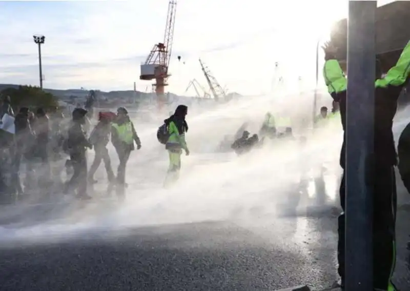 sgombero manifestazione porto trieste   6