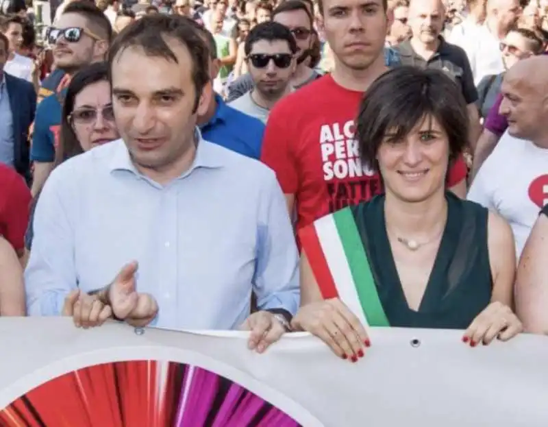 stefano lo russo e  chiara appendino al gay pride di torino nel 2016