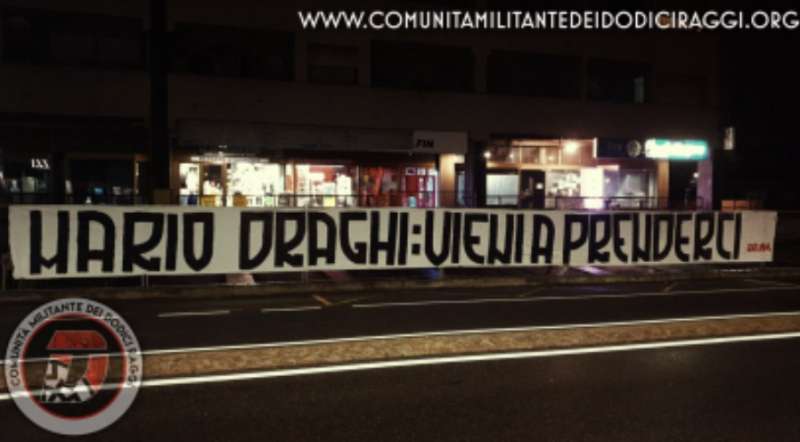 striscione di do.ra contro draghi