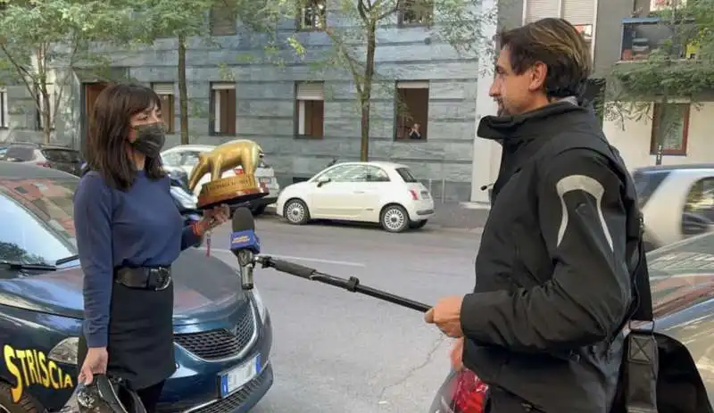 VALERIO STAFFELLI CONSEGNA IL TAPIRO D'ORO AD AMBRA ANGIOLINI