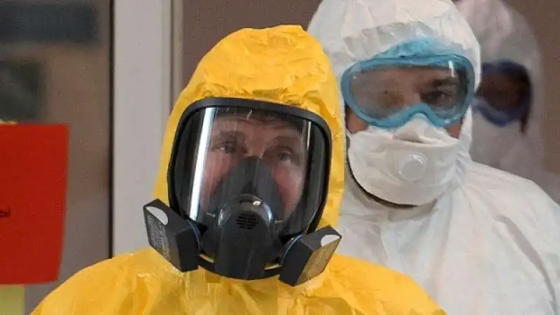 vladimir putin con la tuta hazmat 1