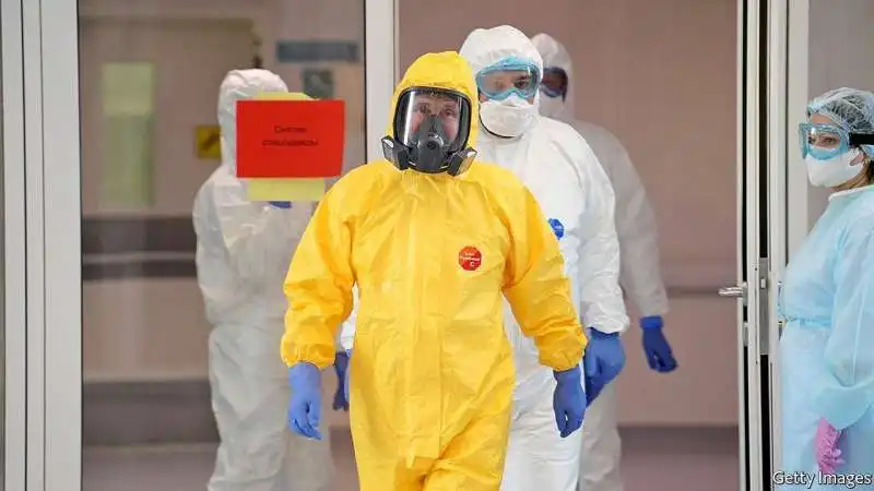 vladimir putin con la tuta hazmat 3