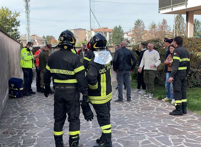 abbiategrasso, due paracadutisti si schiantano alla cerimonia in ricordo di el alamein 2