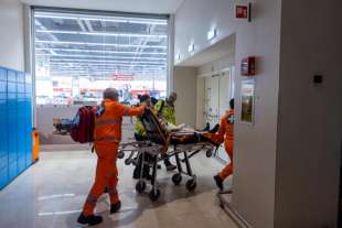 accoltellamento al centro commerciale milanofiori di assago 15