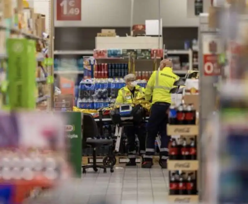 accoltellamento al centro commerciale milanofiori di assago    2