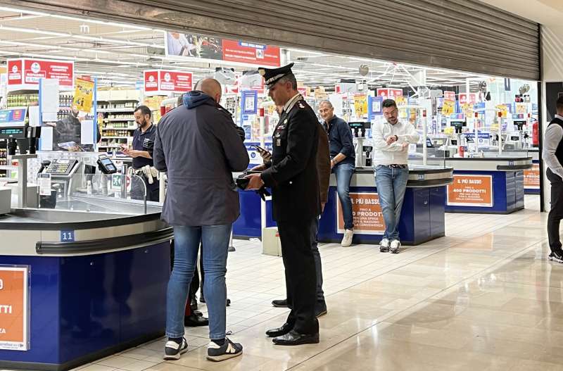 accoltellamento al centro commerciale milanofiori di assago 3